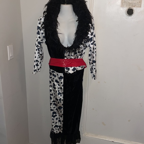 Cruella 101 Dalmatians Halloween Costume 1X - Picture 3 of 9